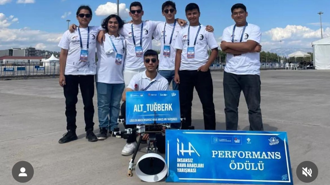 TEKNOFEST LİSELER ARASI İHA YARIŞMASINDA BAŞARILI BİR ŞEKİLDE YARIŞTIK VE PERFORMANS ÖDÜLÜ KAZANDIK